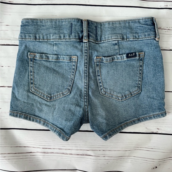 Girls Abercrombie shorts. - Picture 2 of 2